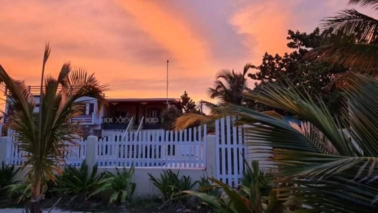The Novelo Hotel Caye Caulker Exterior photo